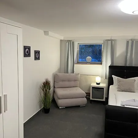Apartmán Souterrain Monteurwohnung Mit Sauna Und Garten