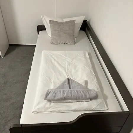 شقة Souterrain Monteurwohnung Mit Sauna Und Garten روستوك